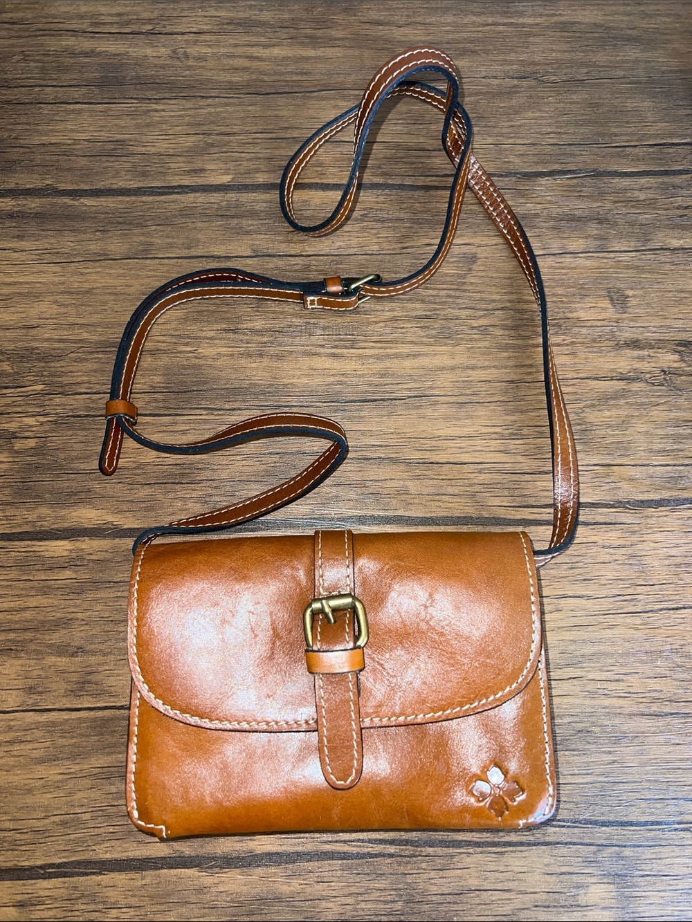 Patricia Nash Classic Tan Leather Crossbody Bag Buckle Closure- 7.5 in by 5.5 in